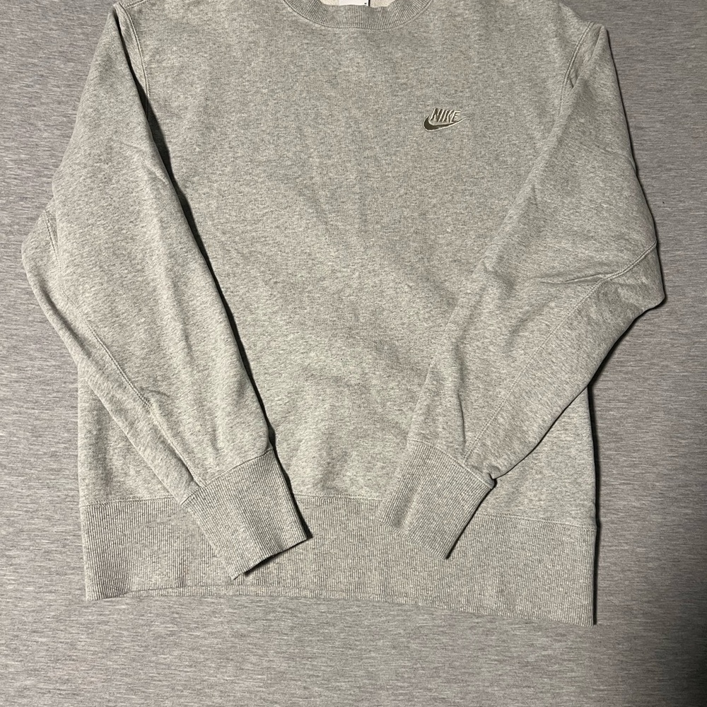 Nike Men's Gray Crewneck Sweatshirt
